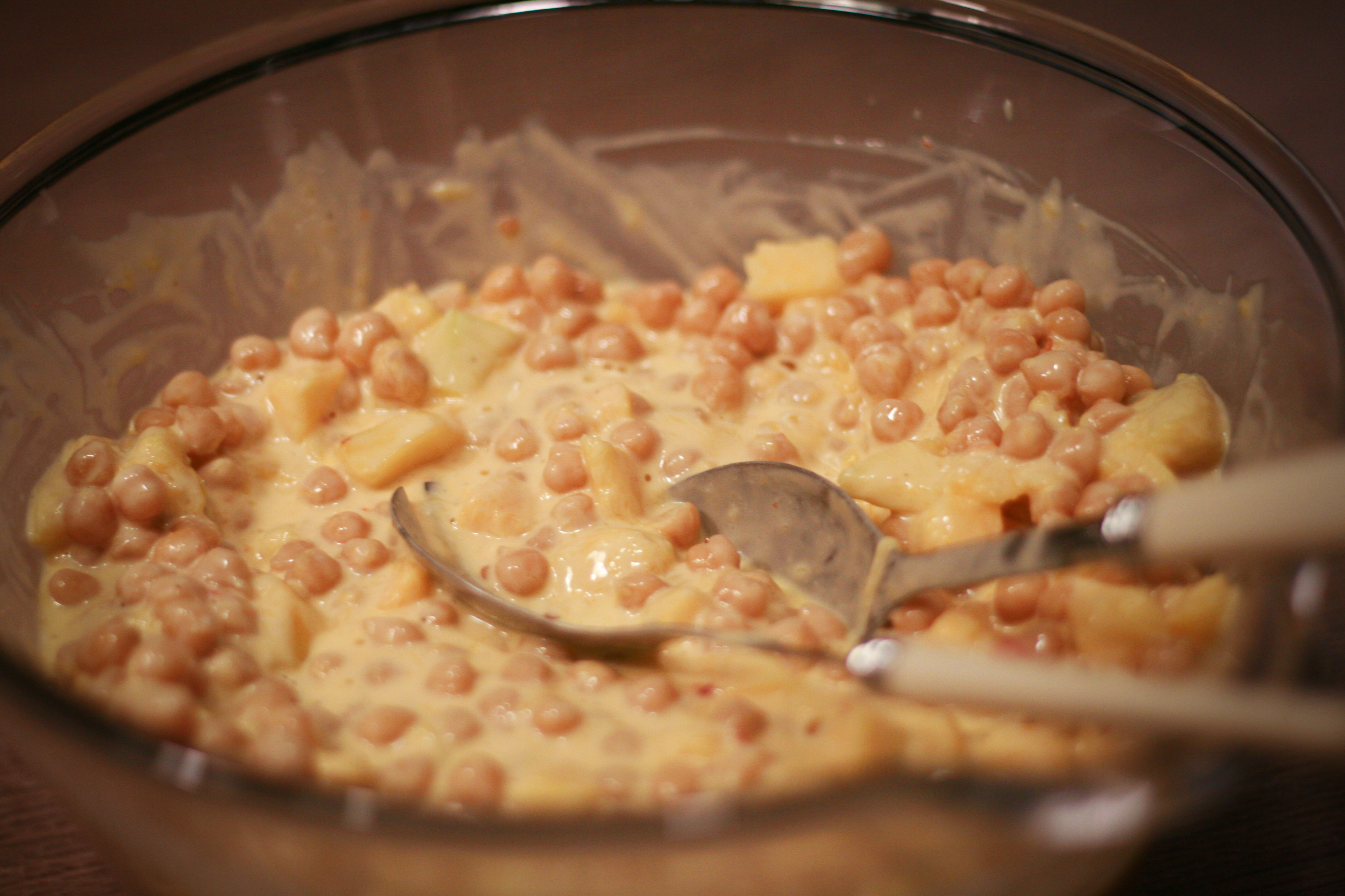 Cizrnový salát s mangem