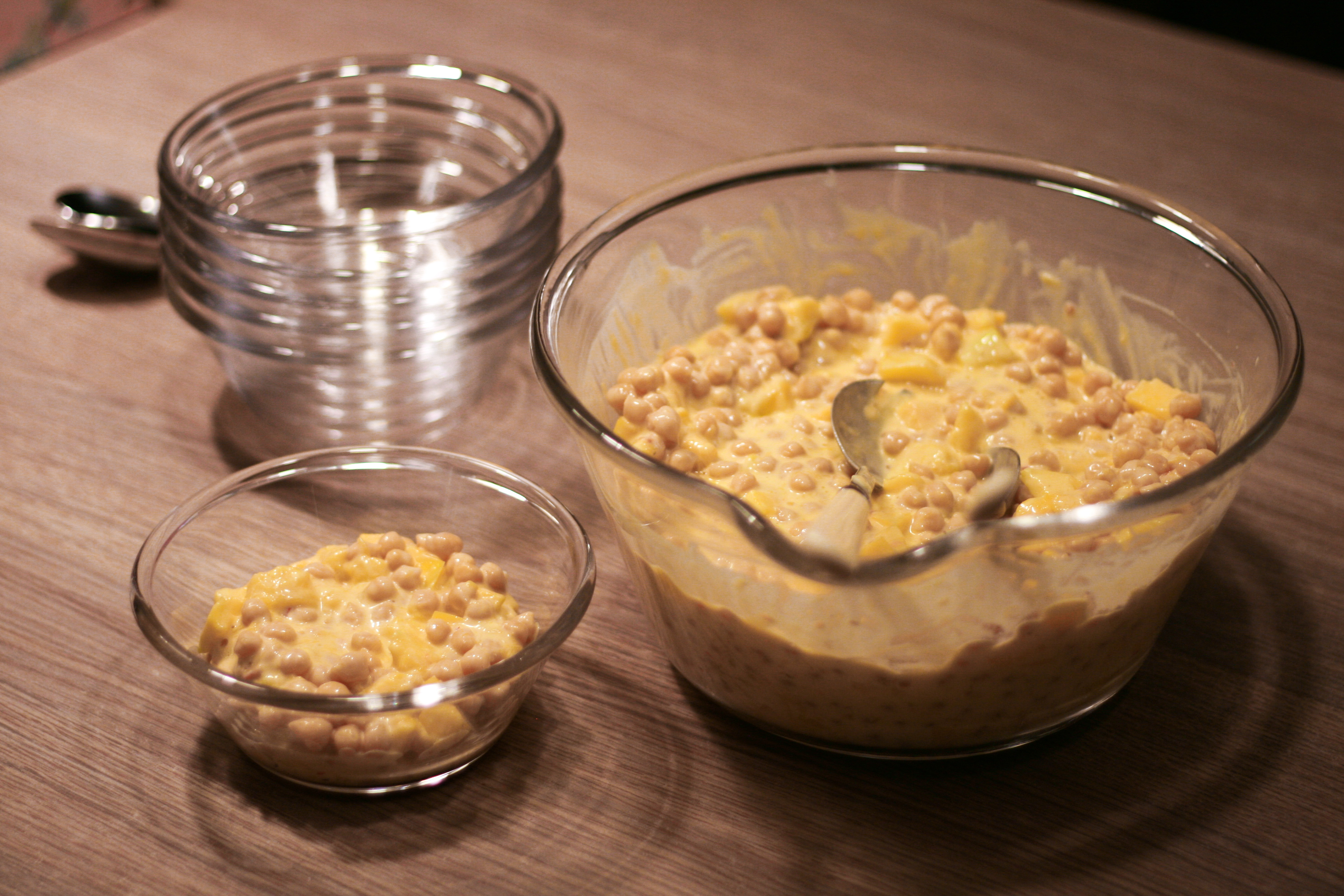 Cizrnový salát s mangem